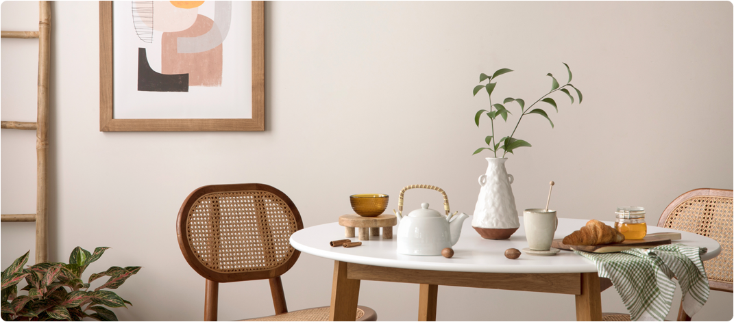 Casual dining room with mixed natural materials